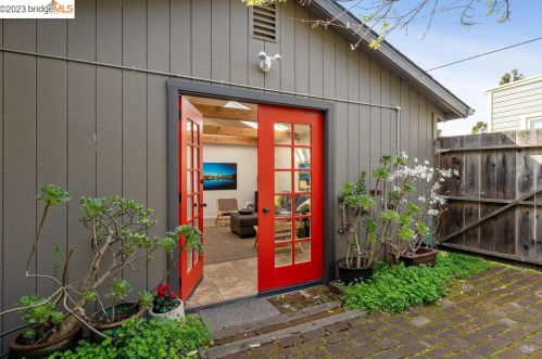 2122 Sacramento St, Berkeley CA  94702-1905 exterior