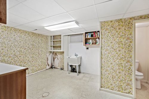 1 Royal Oaks Dr, North Charleroi PA  15022-3329 exterior