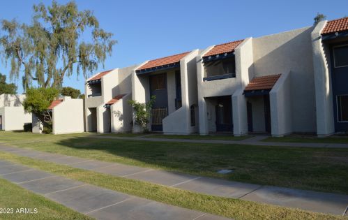 5442 El Caminito Dr, Glendale AZ  85302-6121 exterior