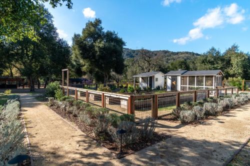 10555 Watsonville Rd, Gilroy CA  95020-9433 exterior