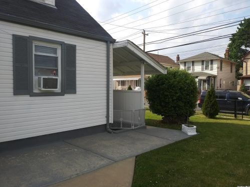 136 Hillsboro Ave, Floral Park, NY 11003-1727