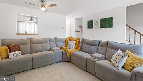 4 Ingrid Ct, Wilmington, DE 19808-4062