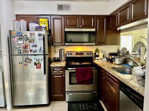 8106 Glenmoor Dr, West Palm Beach, FL 33409-2776
