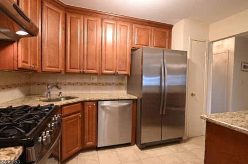 69 Chelsea Cir, Flemington, NJ 08822-1807