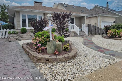 33 Morton Dr, Lavallette NJ  08735-2826 exterior