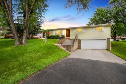 125 Malin St, Genoa, WI 54632-8875