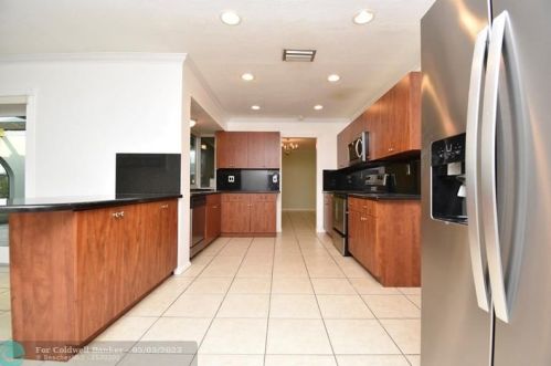 2131 52nd Ave, Hollywood FL  33021-3308 exterior