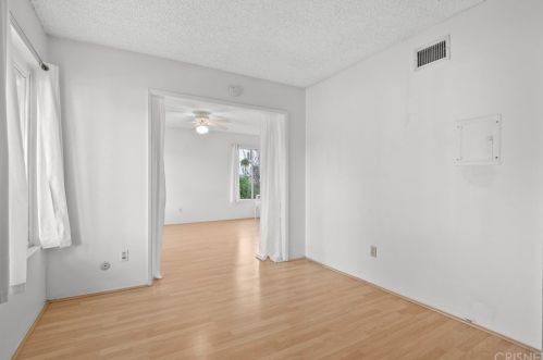 19712 Avenue Of The Oaks, Santa Clarita CA  91321-1311 exterior