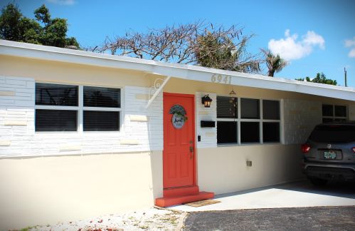 6941 11th St, Hollywood, FL 33023-1667