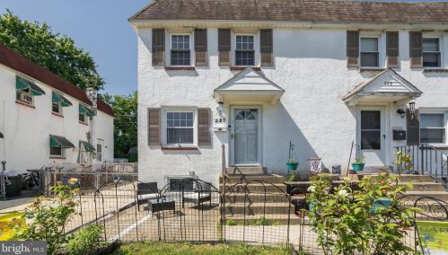227 Crum Creek Dr, Woodlyn, PA 19094-1913
