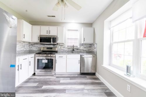 21 Kelly Dr, West Deptford NJ  08096-6711 exterior