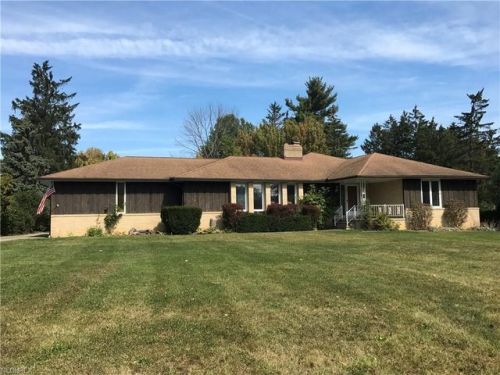 6815 Sprague Rd, Cleveland, OH 44131-6553