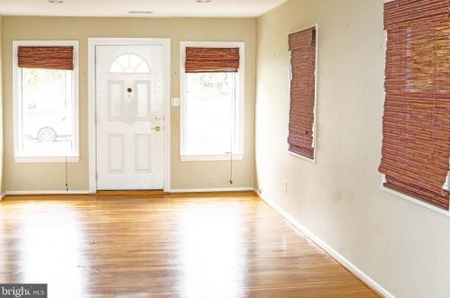 1911 Cherri Dr, Falls Church VA  22043-1071 exterior