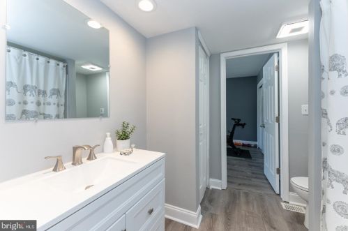 281 Chelsea Cir, Newtown Square PA  19073-2104 exterior