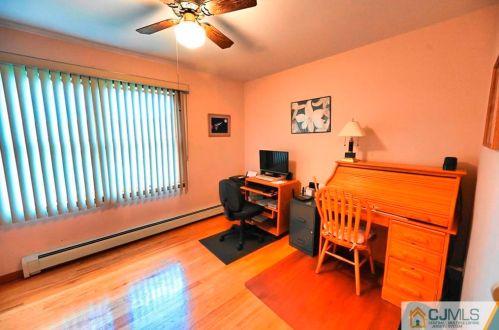 100 Hill Hollow Rd, South Plainfield NJ  07080-1621 exterior