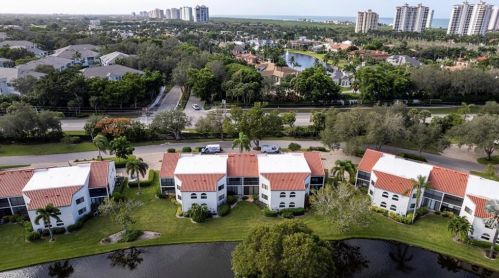 637 Beachwalk Cir, Naples FL  34108-8715 exterior