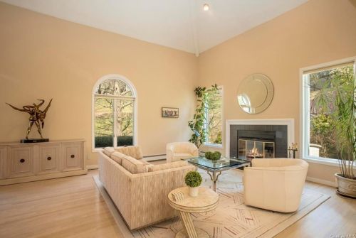 4 Elizabeth Ct, Briarcliff NY  10510-2528 exterior