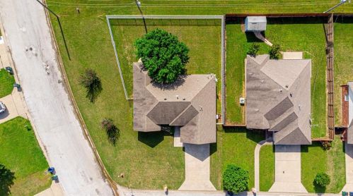 301 Willow Rd, Aubrey TX  76227-9404 exterior