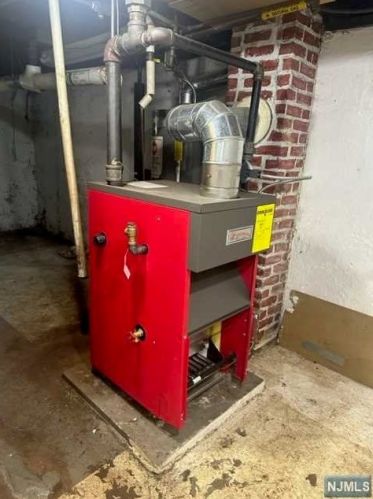 124 Hillside Ave, Teaneck NJ  07666-4011 exterior