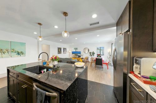 5702 Bakewell St, San Diego CA 92117-4044 exterior