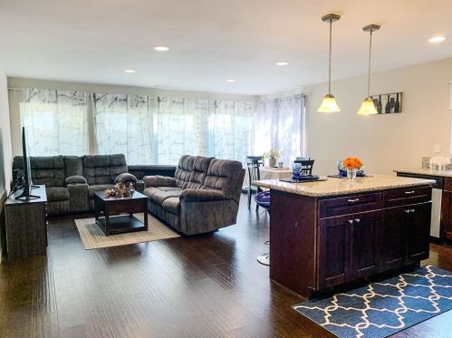 8945 Libra Dr, San Diego CA 92126-4708 exterior