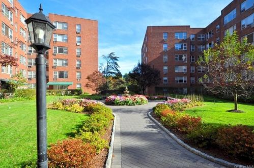 281 Garth Rd, Scarsdale NY  10583-4052 exterior