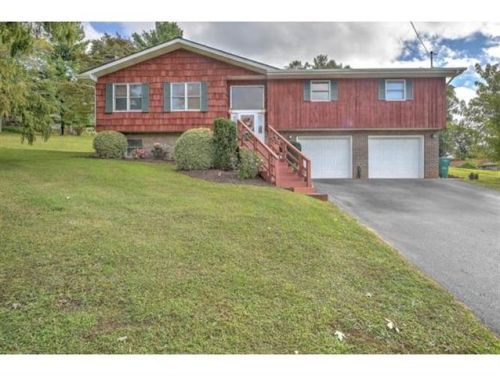 420 Fieldpond Dr, Kingsport, TN 37664-5067