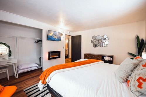 328 Sherwood Blvd, Big Bear City CA  92314 exterior