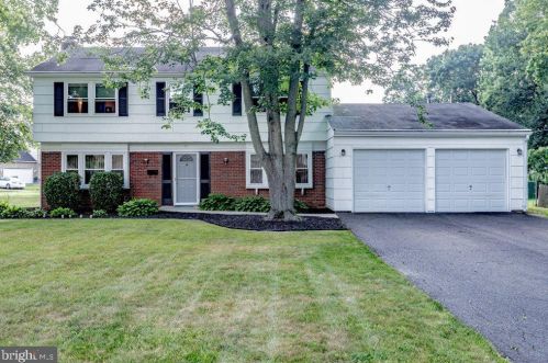 19 Eden Rock Ln, Willingboro, NJ 08046-2210