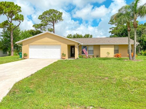 413 Naranja Ave, Fort Pierce, FL 34983-2221