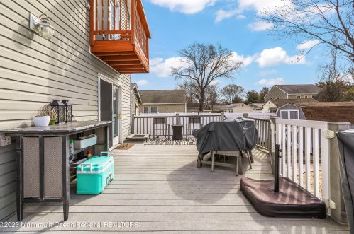 4 Krueger Pl, Middletown NJ  07748-5729 exterior