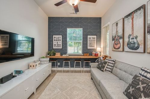 2574 Utah Ave, Fresno CA  93720-3977 exterior