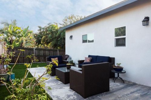 4075-77 Clairemont Dr, San Diego CA exterior