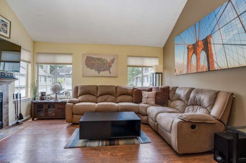 63 Birchwood Rd, Bedminster NJ  07921-1904 exterior