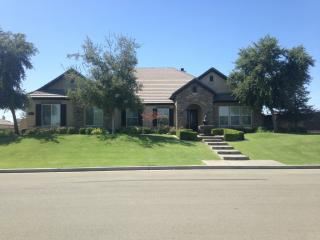 16313 Coastal Ct, Bakersfield, CA 93314-8118