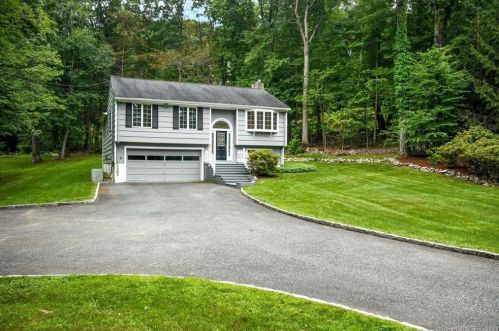 130 Ivy Hill Rd, Ridgefield, CT 06877-5104