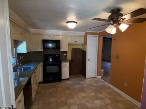 28 Mark Dr, High Bridge, NJ 08829-1602
