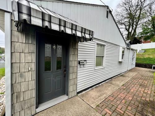 1331 Coronado Dr, Mckeesport, PA 15133-3609