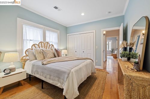 409 45th St, Oakland CA  94609-2124 exterior