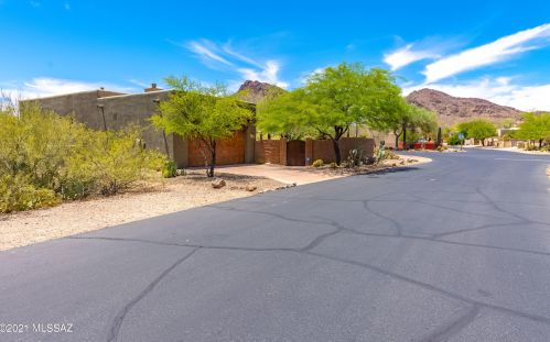 5621 Lone Star Dr, Tucson, AZ 85713-6742