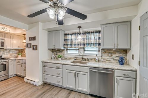 20 Lillian Ter, Woodbridge NJ  07095-3322 exterior