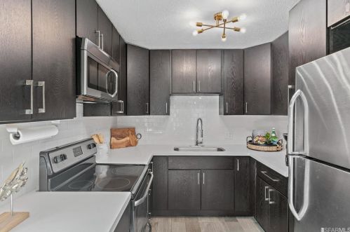 1470 12th St, Oakland CA 94607-2048 exterior