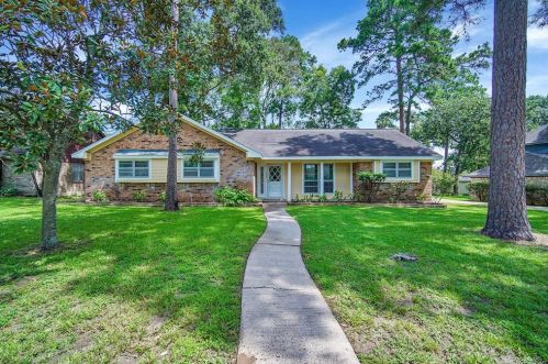 600 Rivershire Dr, Conroe, TX 77304-2725