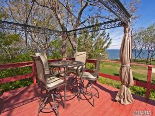 4 Beach Plum Ln, Head Of The Harbor NY  11780-3505 exterior