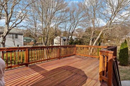 105 Nepaug Rd, South Kingstown RI  02882-2303 exterior