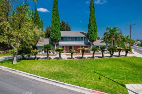 5313 Peacock Ln, Riverside, CA 92505-3135
