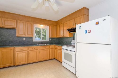 13 Apple Ln, Middletown, NY 10940-6803