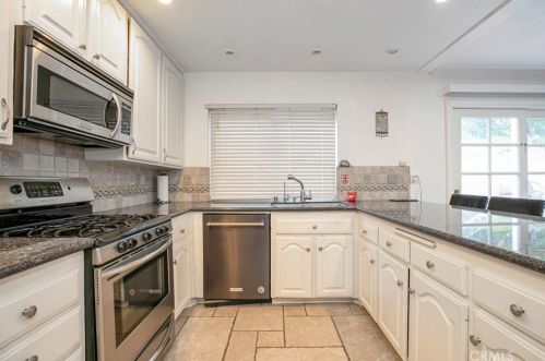 27067 Alabastro Dr, Santa Clarita CA  91354-2215 exterior