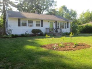 9 Bullard Ave, Glens Falls, NY 12804-2210