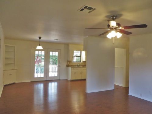 301 3rd St, Georgetown TX  78626-5025 exterior